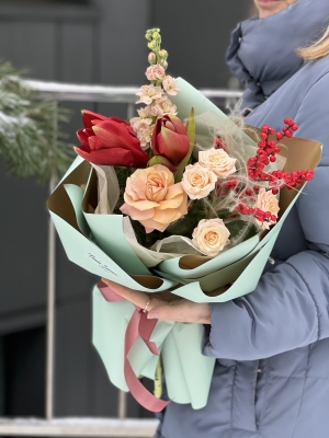 Что подарить вместе с цветами?