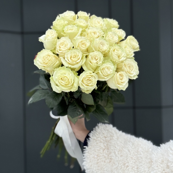 Букет из 25 белых роз