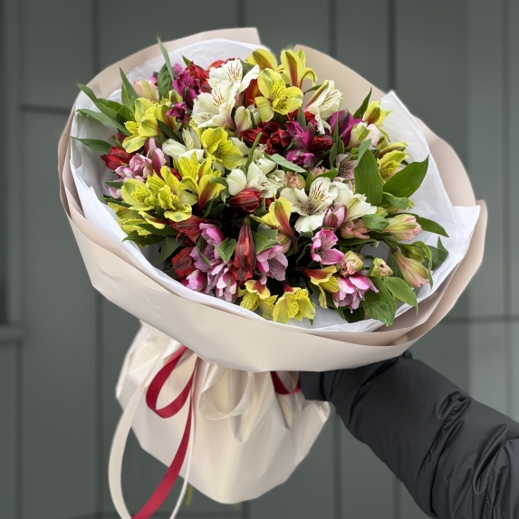 Букет Созвездие из 25 альстромерий микс