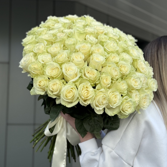 Букет из 75 белых роз