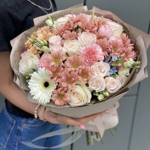 Букет Ароматный из хризантем, маттиолы и кустовой и одноголовой розы