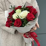 Букет Фея из красных и белых роз