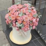 Коробка Джульетта Макси из пионовидной кустовой розы