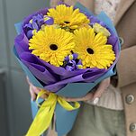 Букет Кейптаун S из гербер, ирисов и кустовой розы