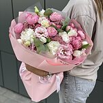 Букет Розовые мечты из пионов, тюльпанов и пионовидной кустовой розы