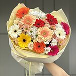 Букет Радужное настроение с кустовыми розами, хризантемами и герберами