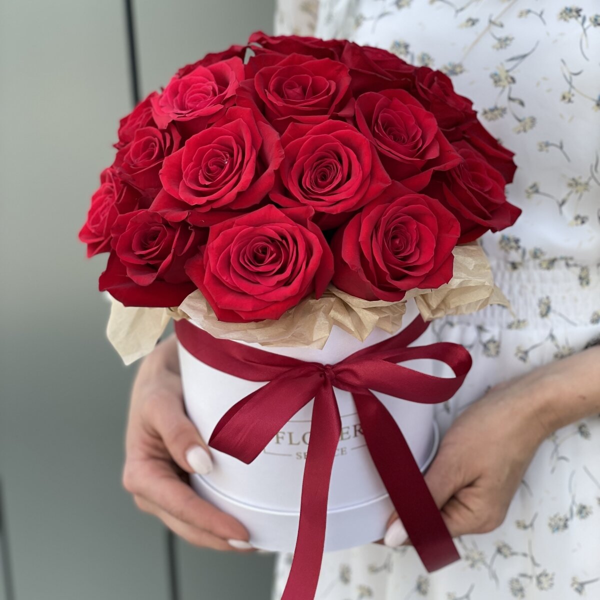 Коробка шляпная из 25 красных роз