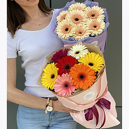 Букет Королева сердца из 7 гербер и зелени