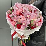 Букет Миранда из цимбидиума, красных и розовых роз