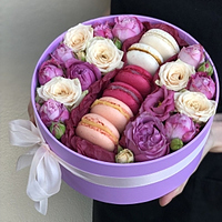 Коробочка с цветами и macarons Равновесие
