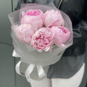 Букет Лиора из 5 пионов