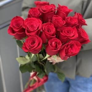 Букет из 15 красных роз