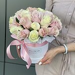 Коробка Нежные чувства из 25 белых и розовых роз