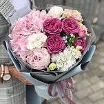 Букет Каста Дива из пиона, кустовой пионовидной розы и гортензии