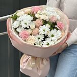 Букет Барселона из хризантемы, роз пинк мондиаль, порцелина и диантуса