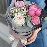 Букет Мишель из пионовидной кустовой и одноголовой розы, озотамнуса и хризантемы