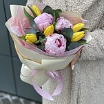 Букет Мэриленд мини из пионов и тюльпанов