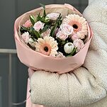 Букет Вивьен из герберы, кустовой розы, тюльпанов и альстромерии