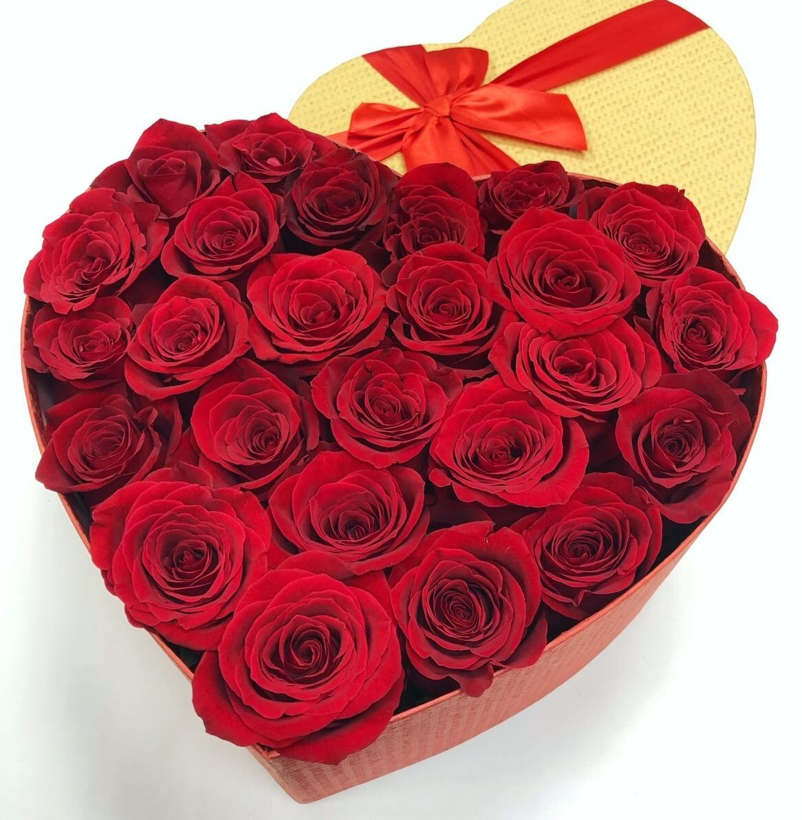 Коробка сердце из 25 красных роз