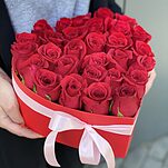 Коробка сердце Страсть из 29 красных роз
