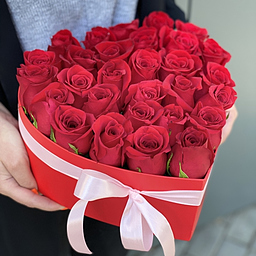 Коробка сердце Страсть из 29 красных роз