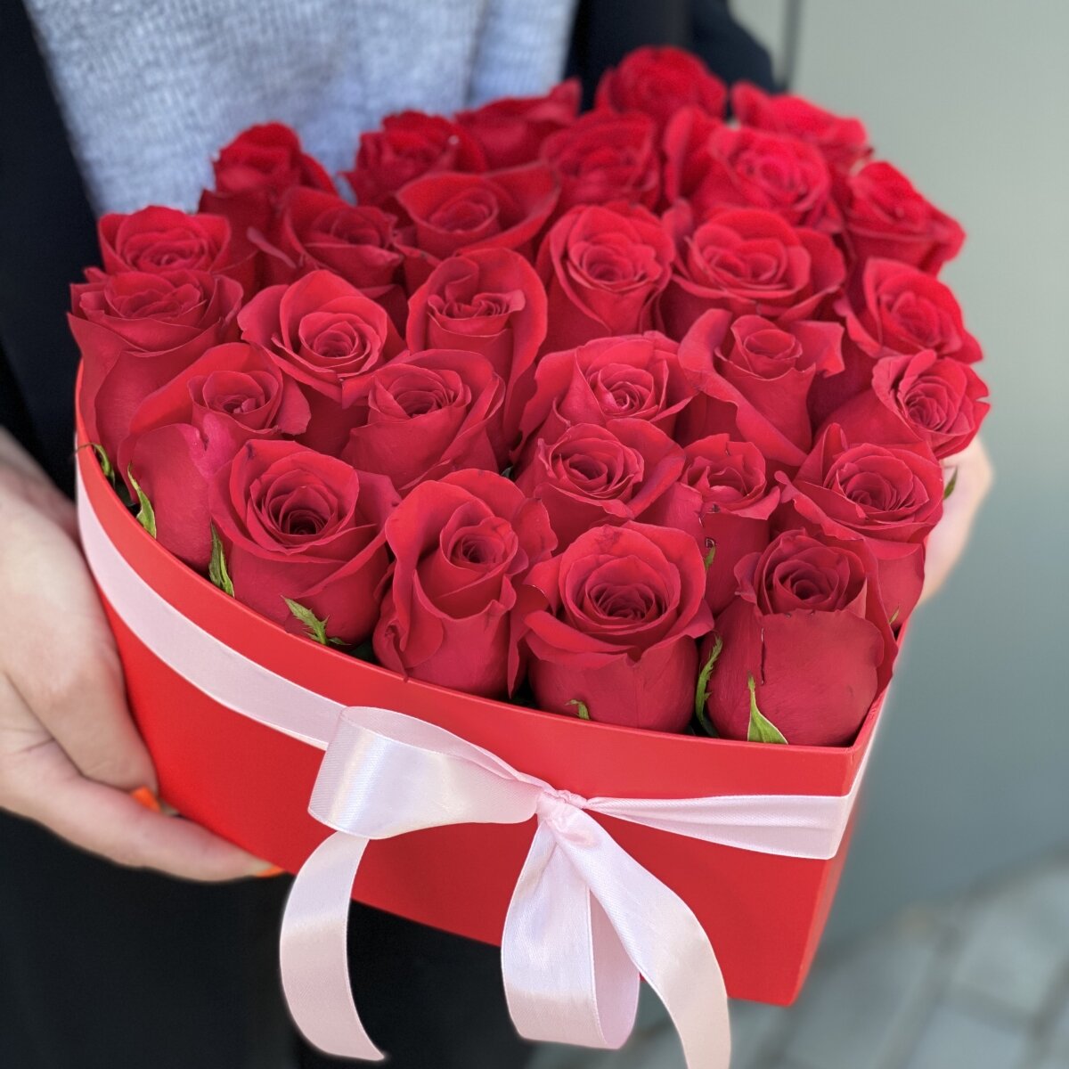 Коробка сердце Страсть из 29 красных роз