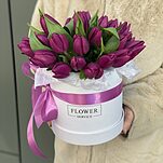 Коробка Амелия фиолетовых тюльпанов