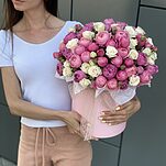 Коробка Женева из кустовых роз сорта мисти баблс, сильвии пинк и роял порцелина
