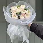 Букет Сорренто из 9 ранункулюсов и оксипеталума