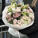 Букет Волшебница из эустомы, альстромерии, гвоздики и кустовых роз