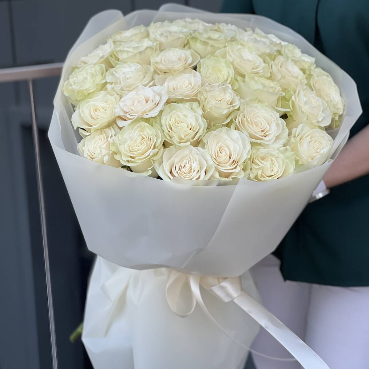 Букет Лайм из 35 белых роз