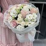 Букет Очаровашка из роз и эустомы