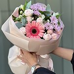 Букет Умиление из альстромерии, хризантемы, герберы и кустовой розы