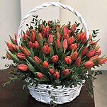 Корзина из тюльпанов Пламя