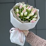 Букет Сладость из 25 белых и розовых тюльпанов