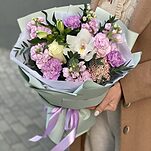 Букет Джиованна из альстромерии, маттиолы и гвоздики