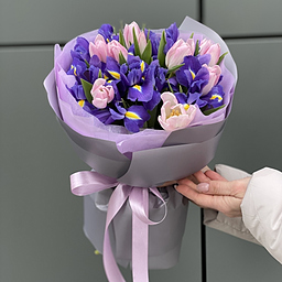 Букет Мими мини из тюльпан и ирисов