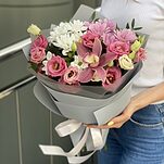 Букет Эйвери из хризантемы и эустомы