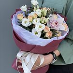 Букет Атланта из кустовой розы и эустомы