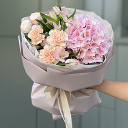 Букет Белинда из гортензии, кустовой розы, гвоздики и альстромерии