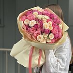 Букет Филлис из кустовых роз сорта мисти баблс, сильвия пинк и морнинг стар