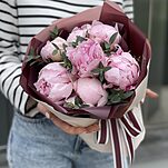 Букет Неос из пионов и эвкалипта