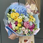 Букет с гортензией, пионовидными кустовыми розами и эустомой Для любимой