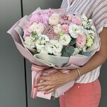 Букет Филинг из гортензии, пионовидной розы, озотамнуса и маттиолы