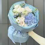 Букет из гортензии, кустовой и одноголовой розы, оксипеталума и эустомы Милена