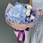 Букет Джуди из гортензии, ирисов и кустовой розы