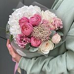 Букет из гортензии и роз Вегас