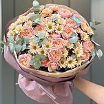 Букет Бонжур из пионовидной кустовой розы джульетта и хризантемы