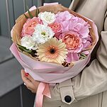 Букет из гортензии, кустовой пионовидной розы, эустомы и герберы Тиссот