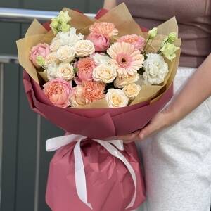 Букет Легкость из герберы, эустомы и кустовых роз